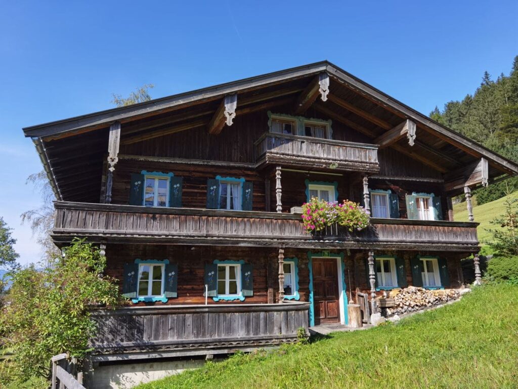 Das rustikale alte Bauernhaus beim Hagenhof - zwischen Steinerner Stiege und Hintersteiner See