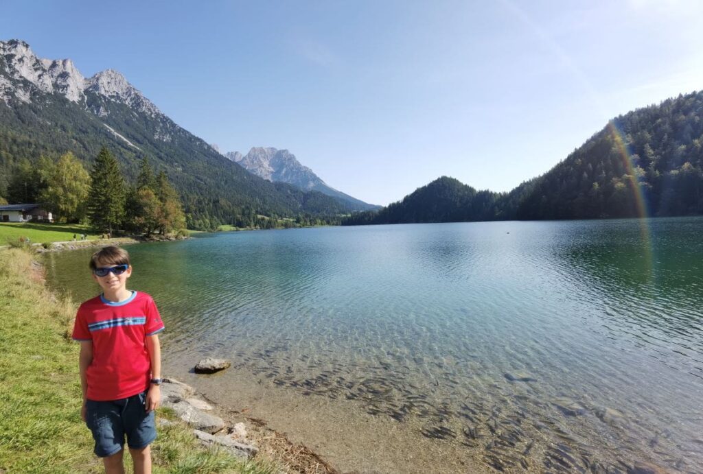 Solltest du unbedingt wandern: Auf dem Hintersteiner See Rundweg einmal rundherum