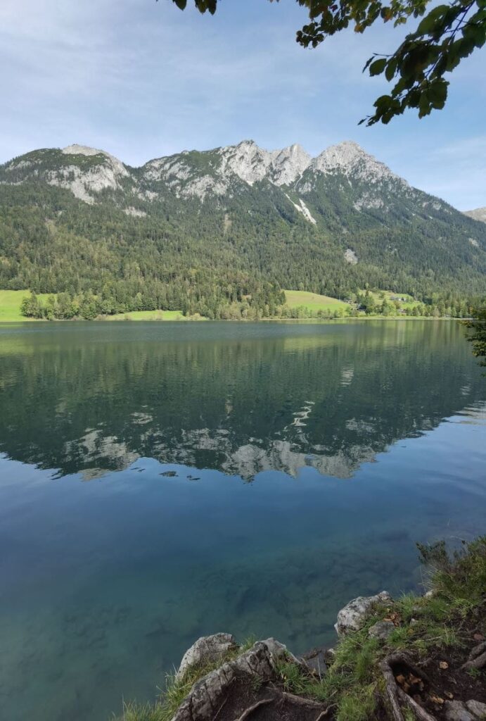 Hintersteinersee - überragt von den Gipfeln des Kaisergebirge