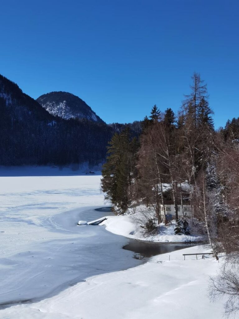 Entdecke den Hintersteiner See Winter - das sind meine Erlebnisse rund um den winterlichern See in Tirol